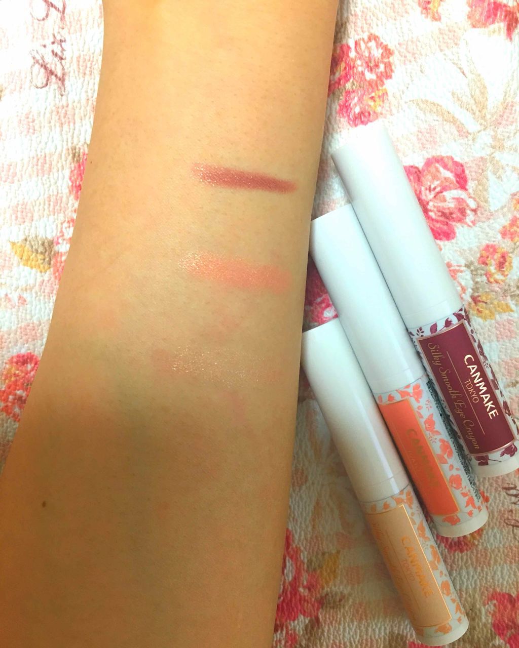 シルキースムースアイクレヨン/キャンメイク/リキッドアイシャドウを使ったクチコミ(3枚目)