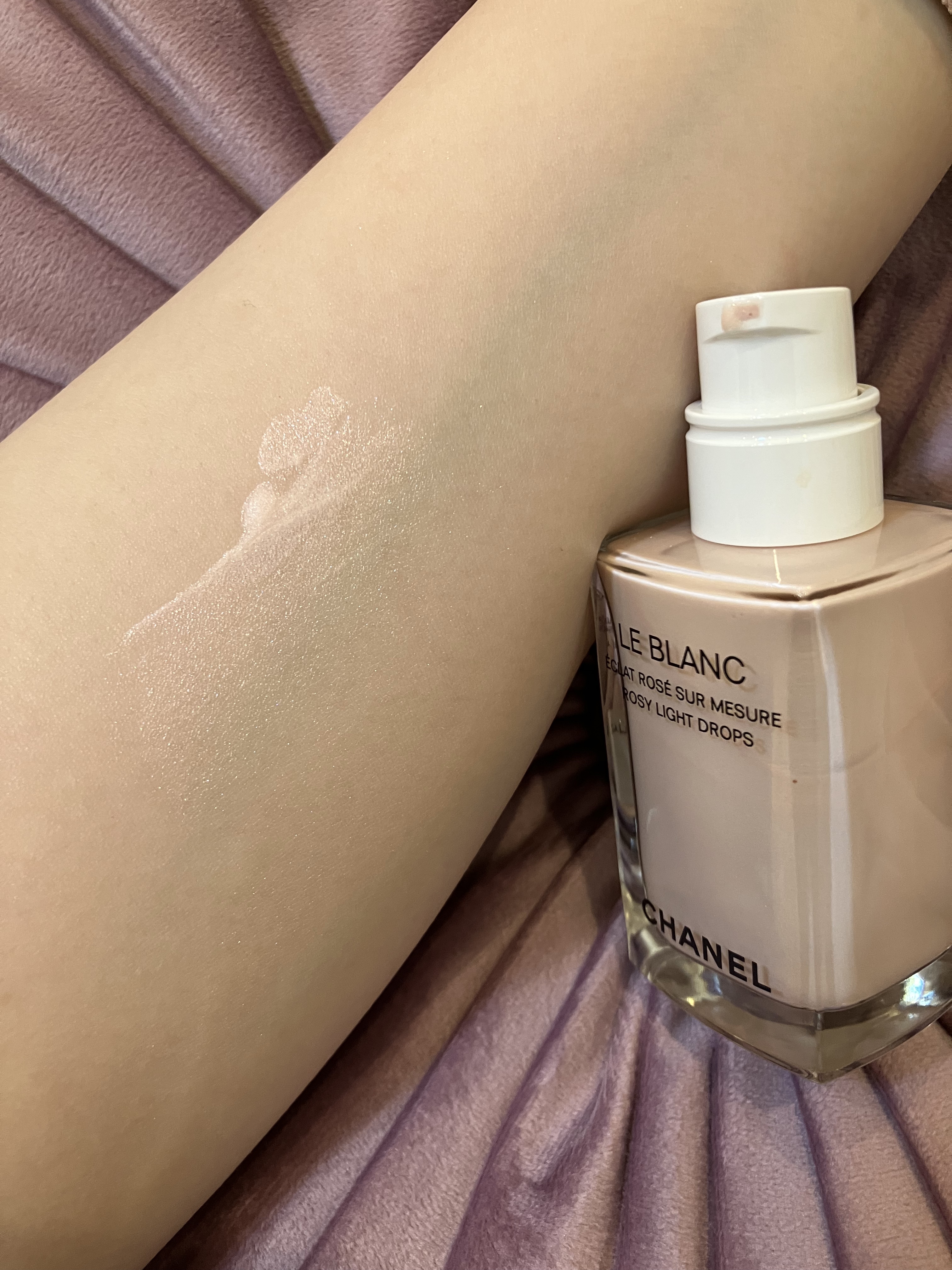 ル ブラン ロージー ドロップス/CHANEL/リキッドハイライトを使ったクチコミ（2枚目）