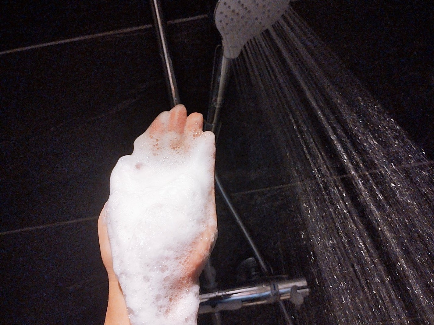 mcgroupakiko on LIPS 「夏休みは終わってもまだまだ暑い日が続きます。帰宅すると潤いを保..」(3枚目)