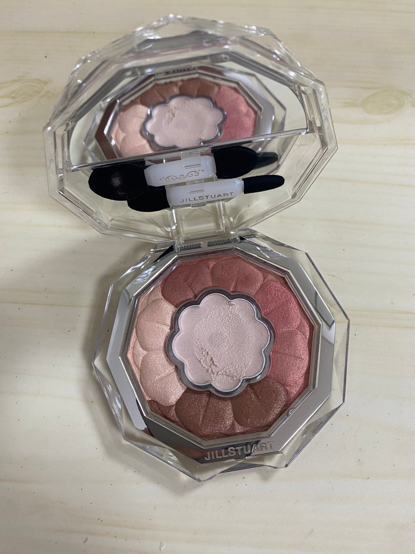 ジルスチュアート ブルームクチュール アイズ/JILL STUART/アイシャドウパレットを使ったクチコミ(2枚目)