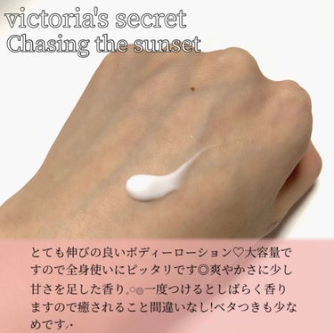 victoria's secret (ヴィクトリアズシークレット) フレグランスローションのクチコミ「\ピンクのパケが可愛い/



今回は
victoria's secret 
Chasing .....」（2枚目）