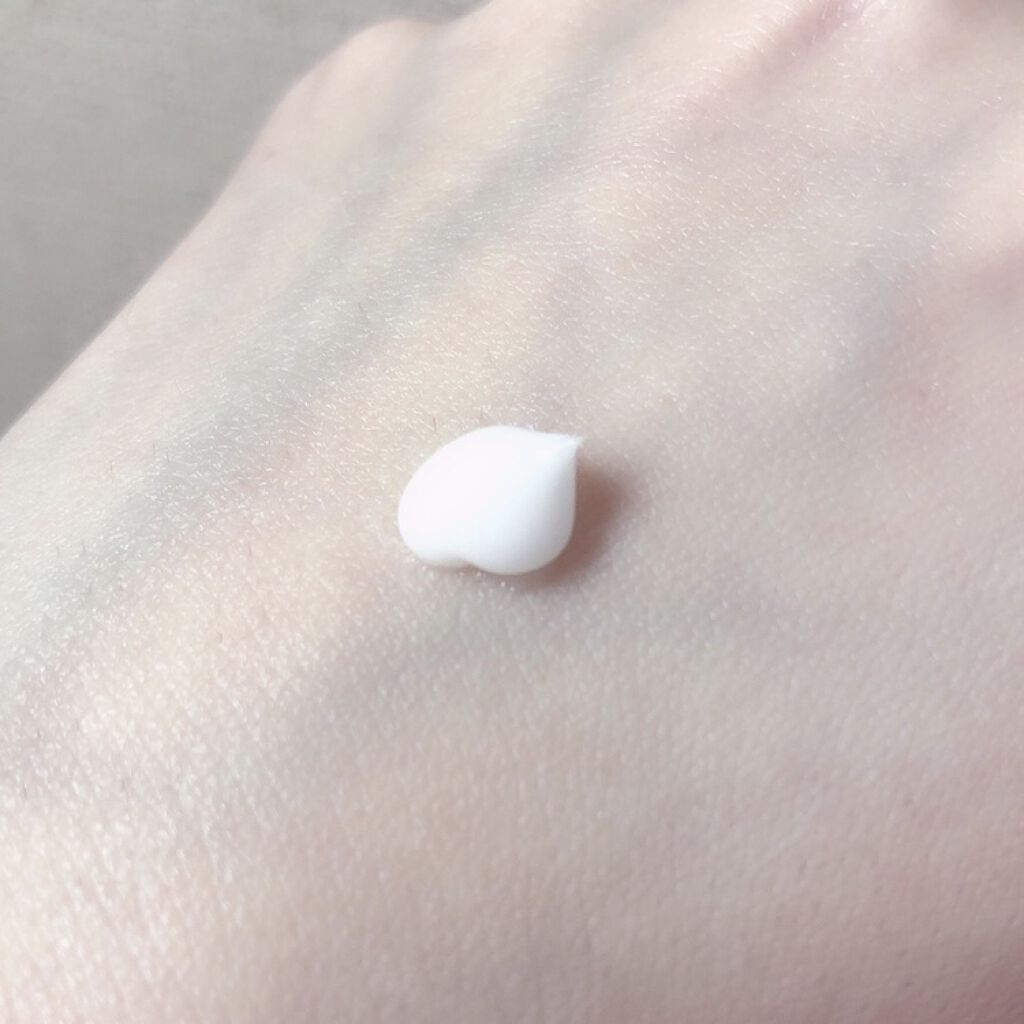 ハウス オブ ローゼ クラシック プー ハンドクリーム Vのクチコミ「ハウスオブローゼ
ハンドクリームV
すみれと赤い果実の香り

プーさんと仲間達のパッケージがか.....」（2枚目）