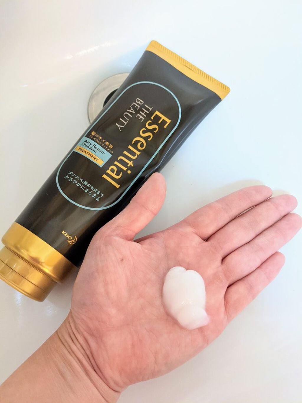 Essential THE BEAUTY 髪のキメ美容プレミアムトリートメント<エアリーリペアプレミアム>/エッセンシャル/洗い流すヘアトリートメントを使ったクチコミ(1枚目)