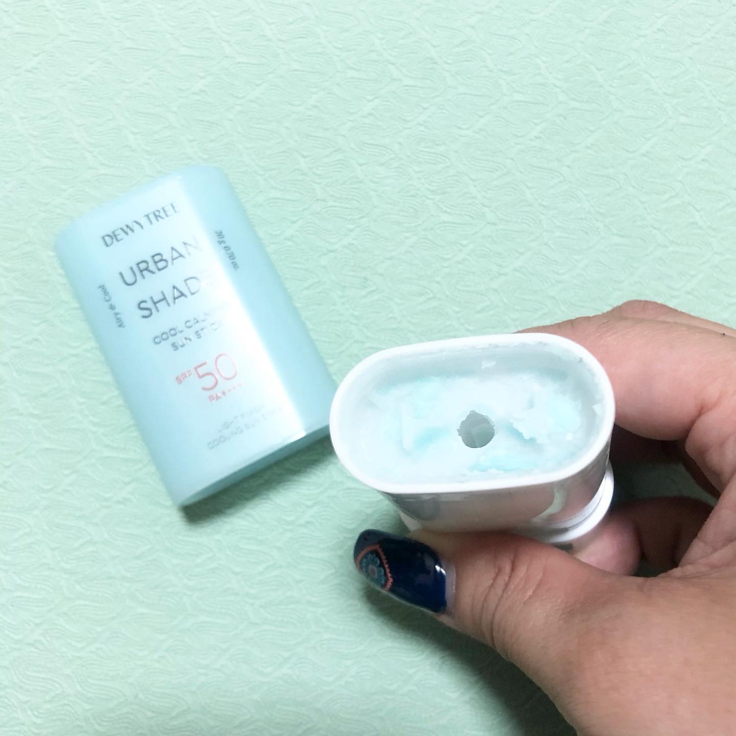 クールカーミングサンスティック/DEWYTREE/日焼け止めスティックを使ったクチコミ（2枚目）