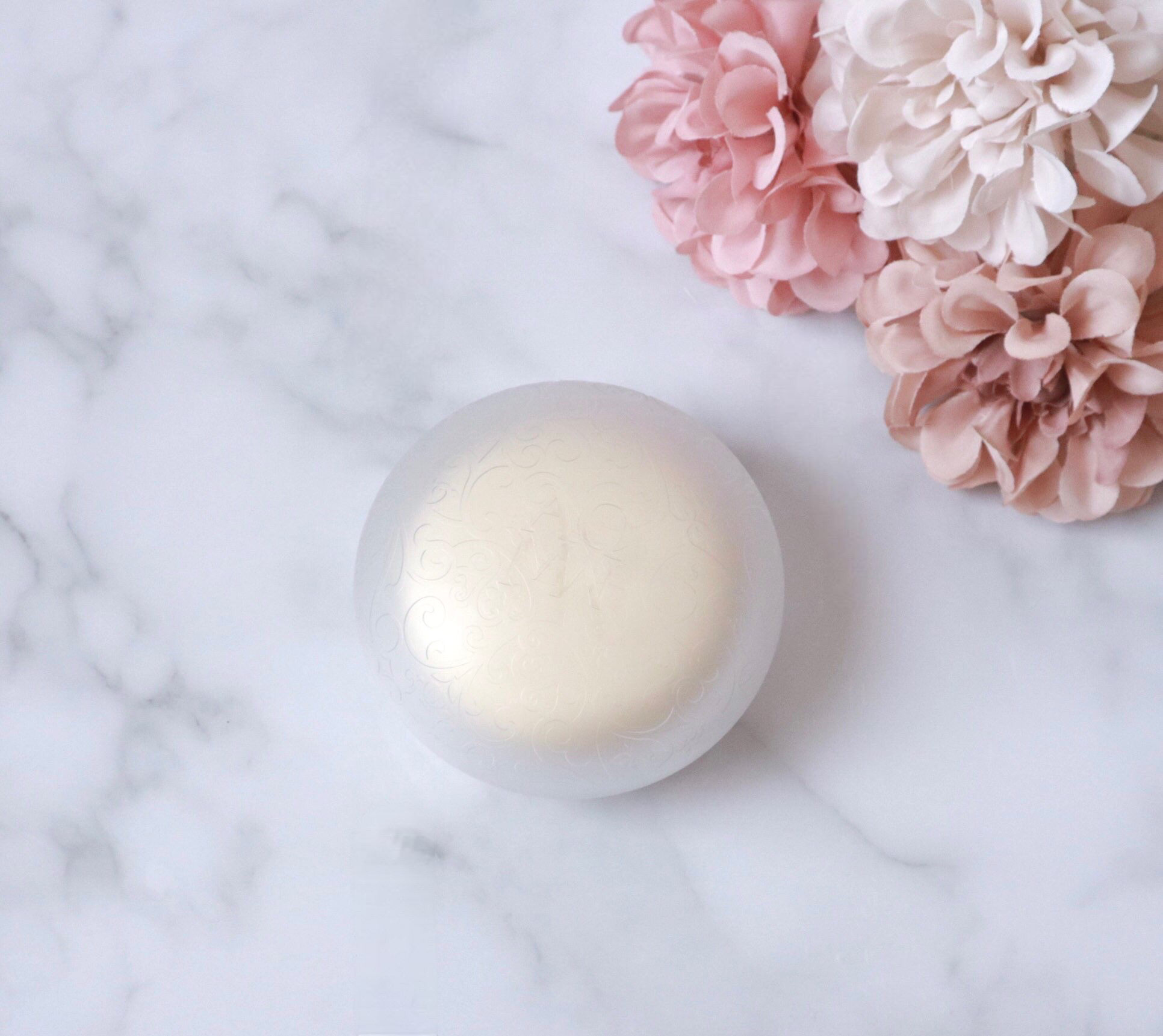 DECORTÉ
AQ MW フェイシャル バー


コスメデコルテの商品ラインナップの中で廃盤になったと言われていたAQMWですが、なんとこのフェイシャルバーは商品として廃盤になっていないことを偶然知りました。


嬉しいーーー！！！！

