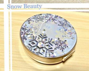 Snow Beauty
ホワイトニング フェースパウダー





画像のものは、2019年に購入したものですが、BAさんにパウダーは前年と同じと教えて頂き、少しだけ残っていた2018年ケースの方を購入