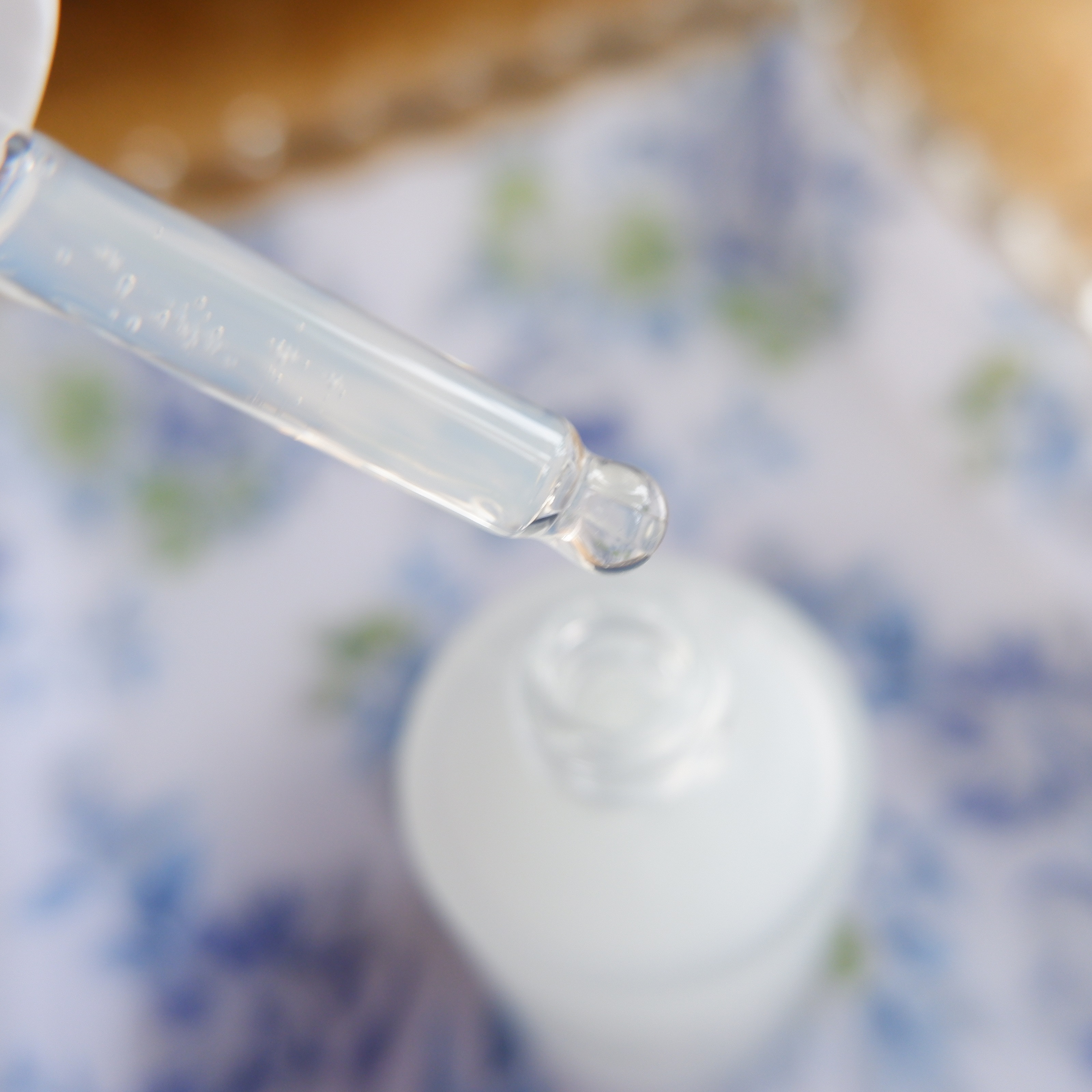 pdc ワフードメイド 酒粕先行美容液 グローのクチコミ「酒粕エキス(保湿成分)配合の先行美容液です。

適量を取りやすいスポイト式のボトル。
ほんのり.....」（2枚目）