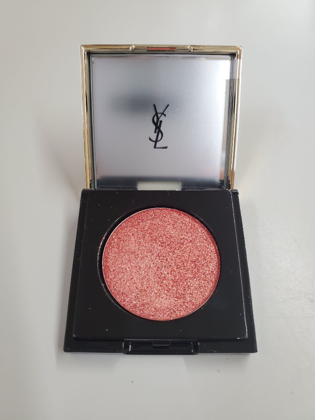 事務のゆきちゃん on LIPS 「YSL シークインクラッシュ色は 6番コンティデントヌード46..」(1枚目)