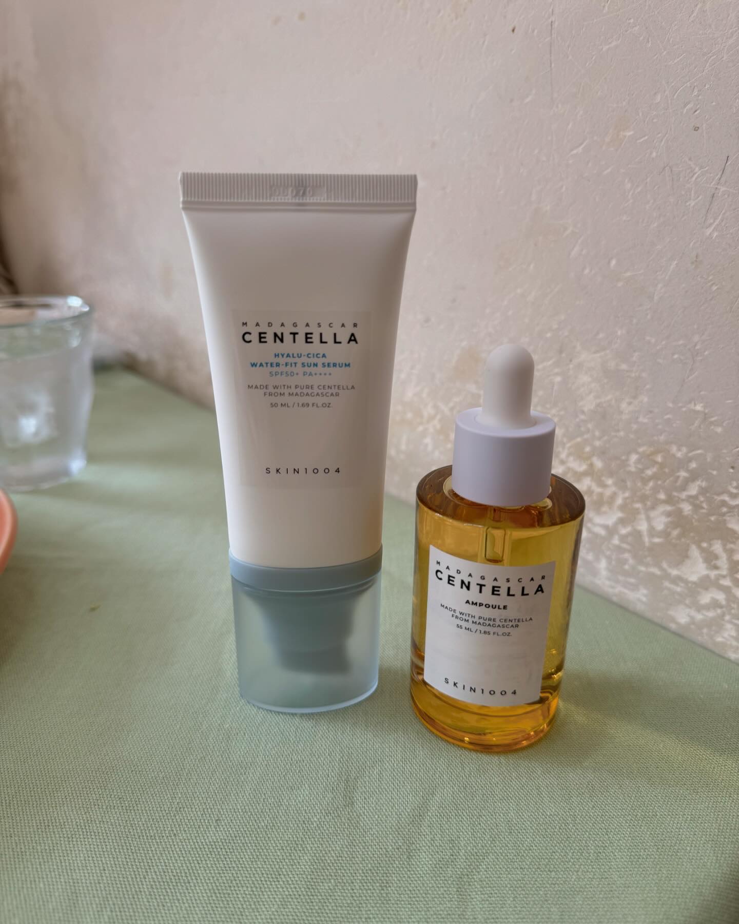 .
@skin1004_japan

◽️SKIN1004 マダガスカル センテラアンプル 55ml

揺らぎがちな肌を素早く引き締めるツボクサエキス100％配合の鎮静アンプル🍃
肌にやさしい美容液でツボクサエキスのもつ鎮静効果がたっぷ