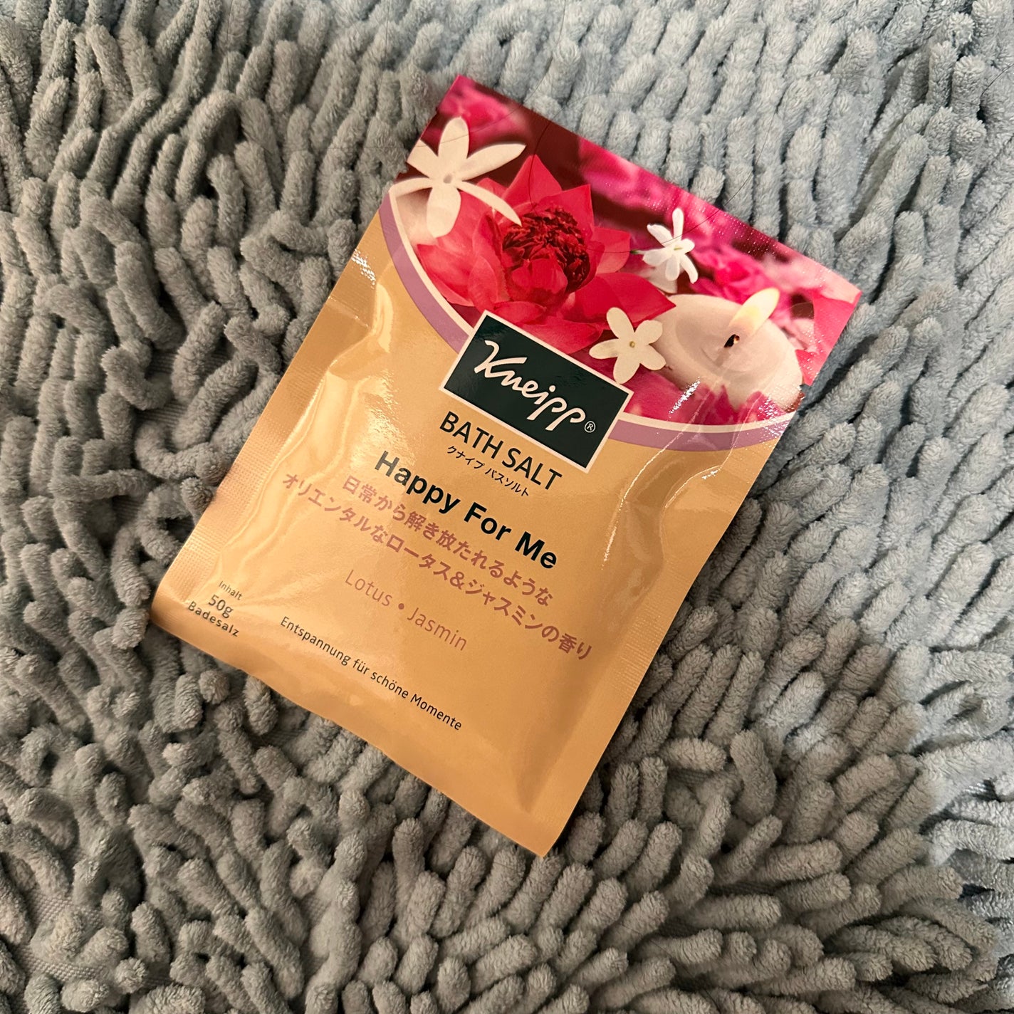 バスソルト ハッピーフォーミー ロータス&ジャスミンの香り/クナイプ/無機塩系入浴剤を使ったクチコミ(1枚目)