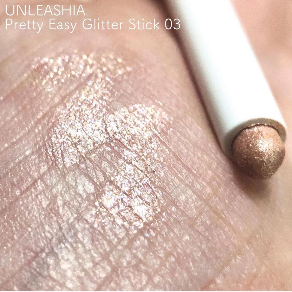 プリティー イージーグリッタースティック/unleashia/グリッターを使ったクチコミ(2枚目)