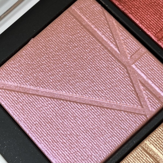 オールザットグリターズ ライトリフレクティング チークパレット /NARS/パウダーチークを使ったクチコミ（3枚目）