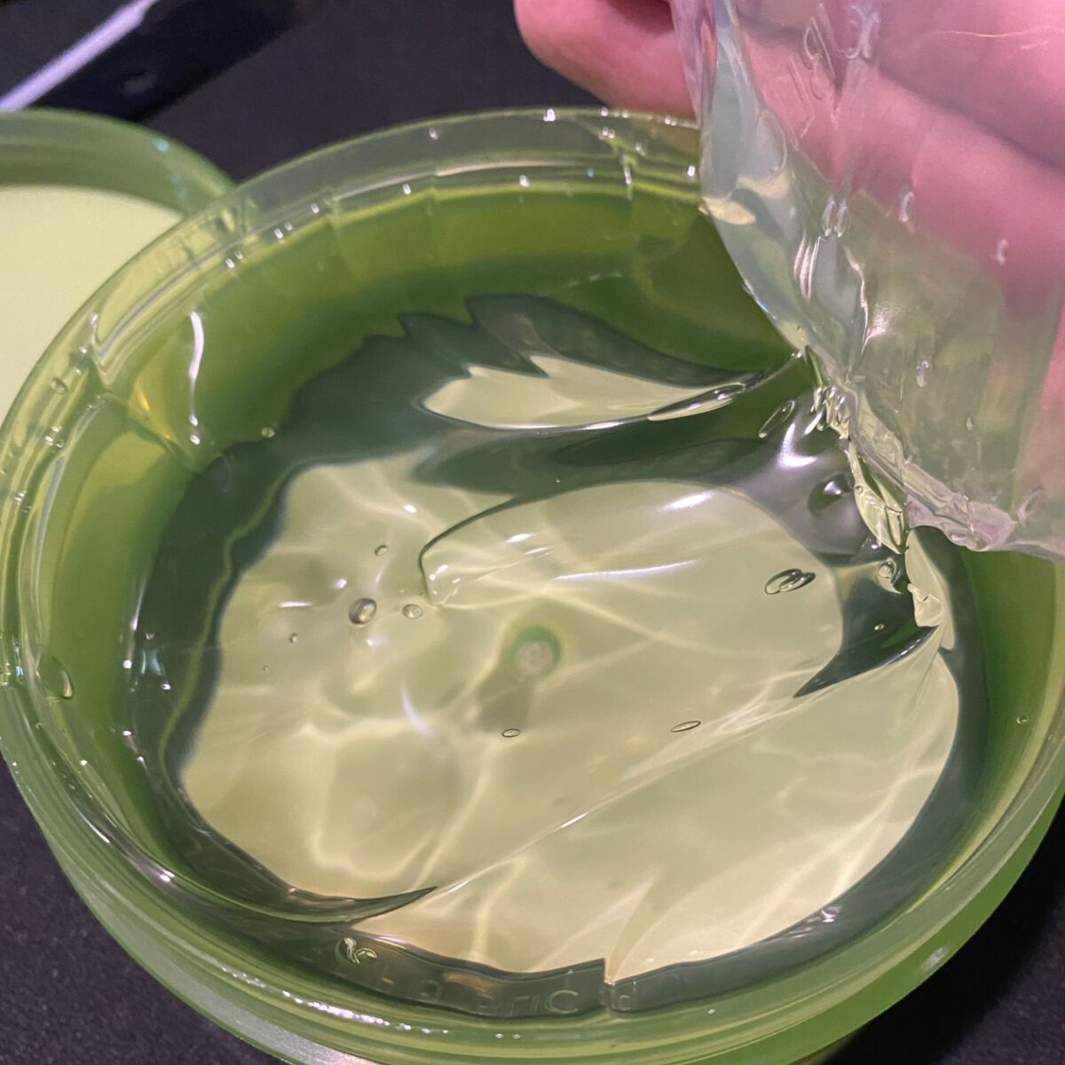 マイルド＆モイスチャーアロエジェル/ネイチャーリパブリック/ボディローションを使ったクチコミ（2枚目）