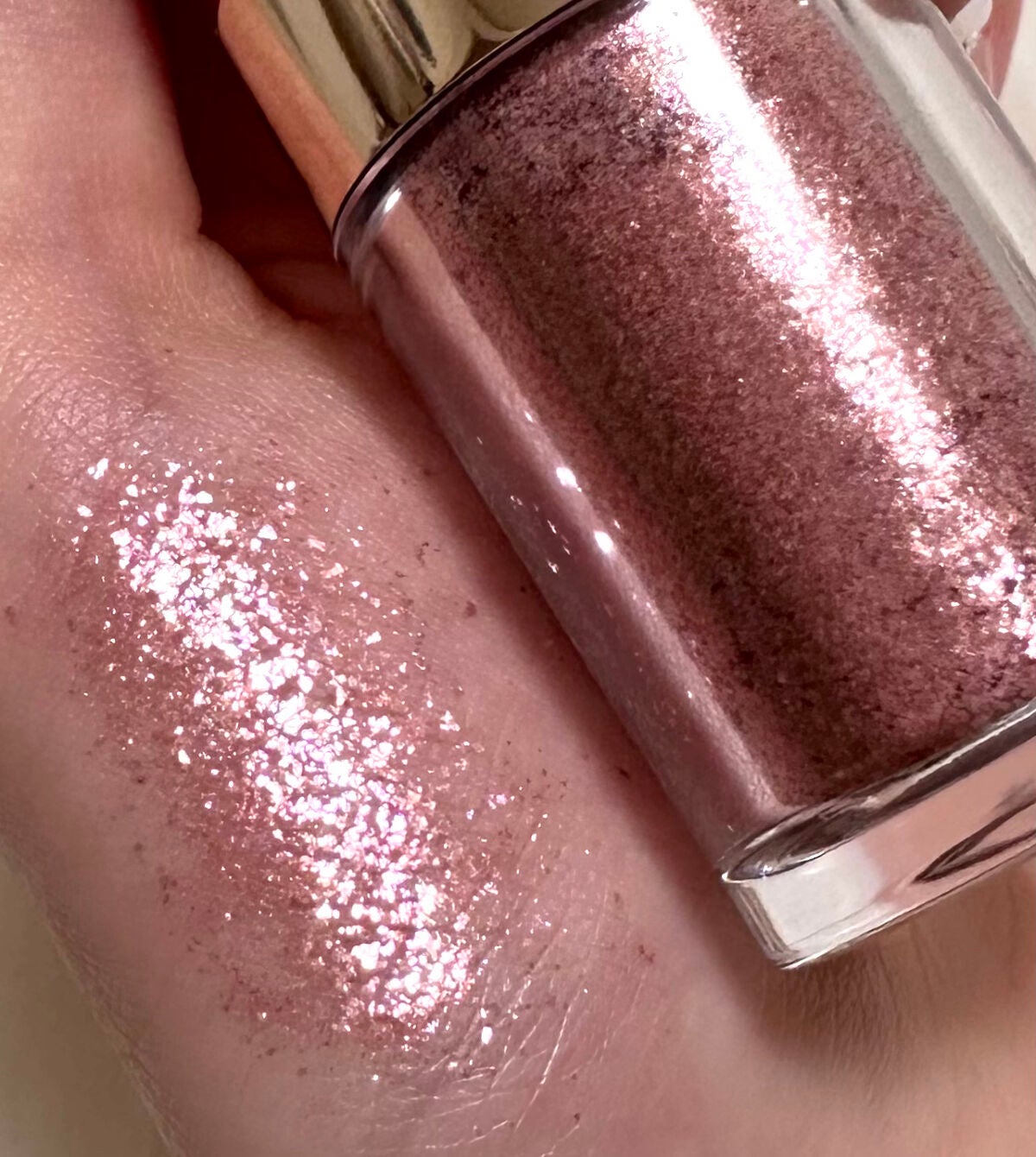 ドリームダスト リップ&チーク/ヴァレンティノ ビューティ/リキッドアイシャドウを使ったクチコミ(2枚目)