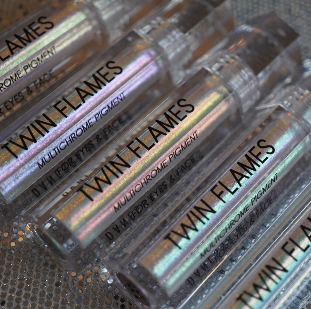 Twin Flames Multichrome Pigment﻿/DANESSA MYRICKS BEAUTY/リキッドアイシャドウを使ったクチコミ（2枚目）