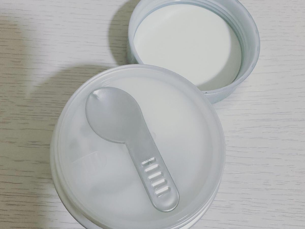 パーフェクトワン パーフェクトワン 薬用ホワイトニングジェルのクチコミ「＊薬用ホワイトニングジェル＊

使用してみました!♡
スパチュラがついているので、使用目安が分.....」（3枚目）