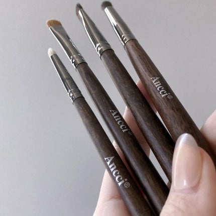 Ancci brush ebony 20のクチコミ「年商8億から1文無し
そこからSNSで大バズりまでの
シンデレラストーリー
ヨーロッパでメ.....」(2枚目)
