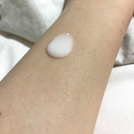 プレミアムボディミルク ホワイトニング【医薬部外品】 /ニベア/ボディミルクを使ったクチコミ(2枚目)