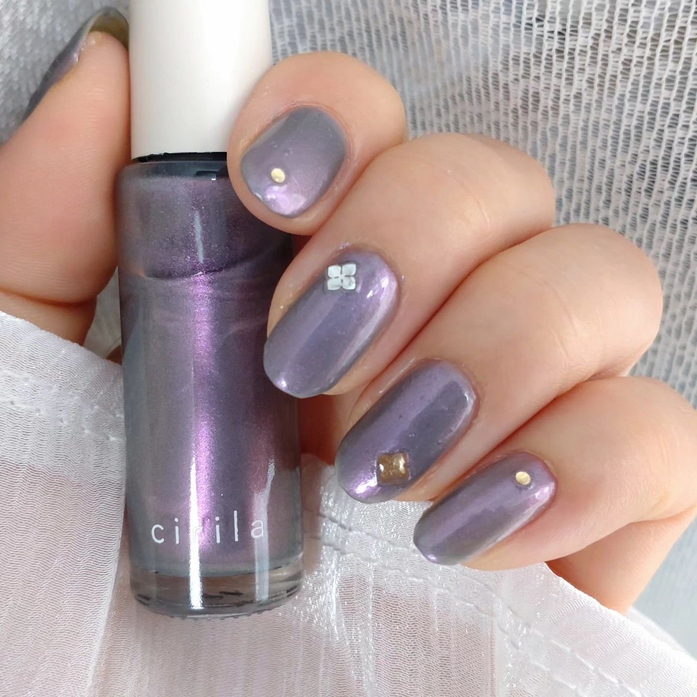 ミルクティ on LIPS 「✴✴シリラネイルポリッシュ820#ビジョン💜2度塗りしています..」(1枚目)