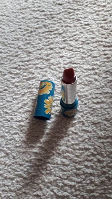 初ちふれです💄
ケースが気に入りましたので先月ですが買いました。
見た目はレッドブラウンって感じですが唇にのせるとどちらかと言えばそんなにレッドにならず……でしたが安いのでそんなものかな💦💦

良いね、