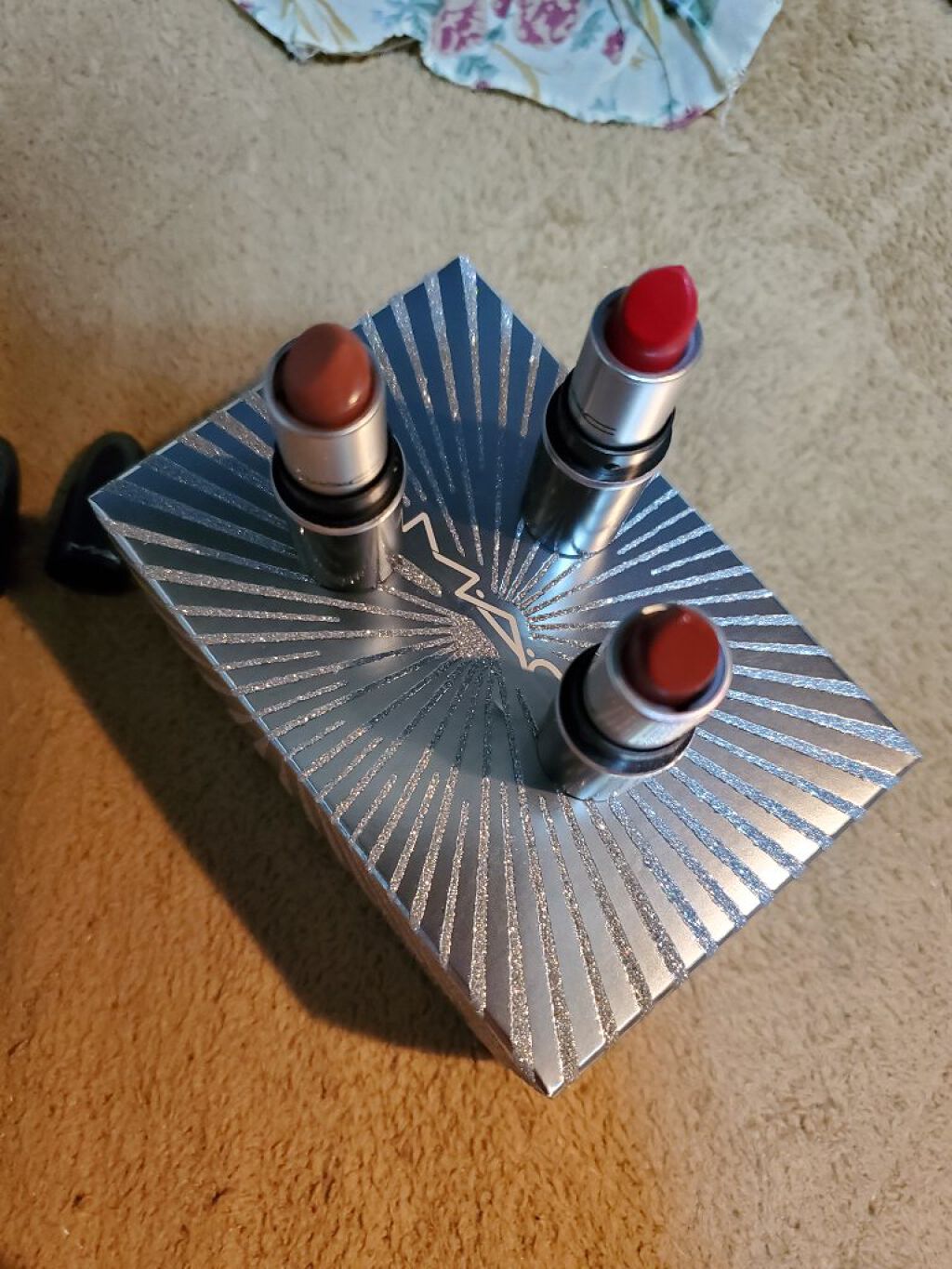 ファイヤーワークト ライク ア チャーム ミニ リップスティック キット：レッド/M・A・C/口紅を使ったクチコミ（1枚目）