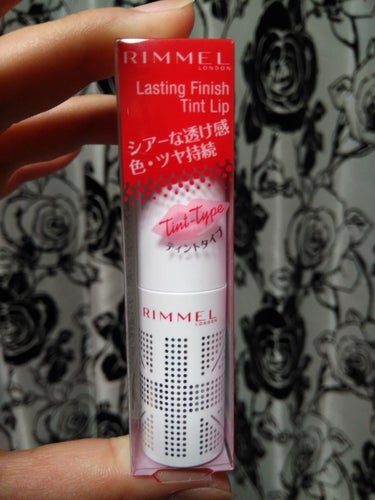 価格▶▷￥1300
RIMMEL　ラスティングフィニッシュティントリップ　001

購入場所▶▷ドンキホーテ

このリップはティント効果があって
すっごい持ちがよかったです❤
レッド系ですが、塗るとピン