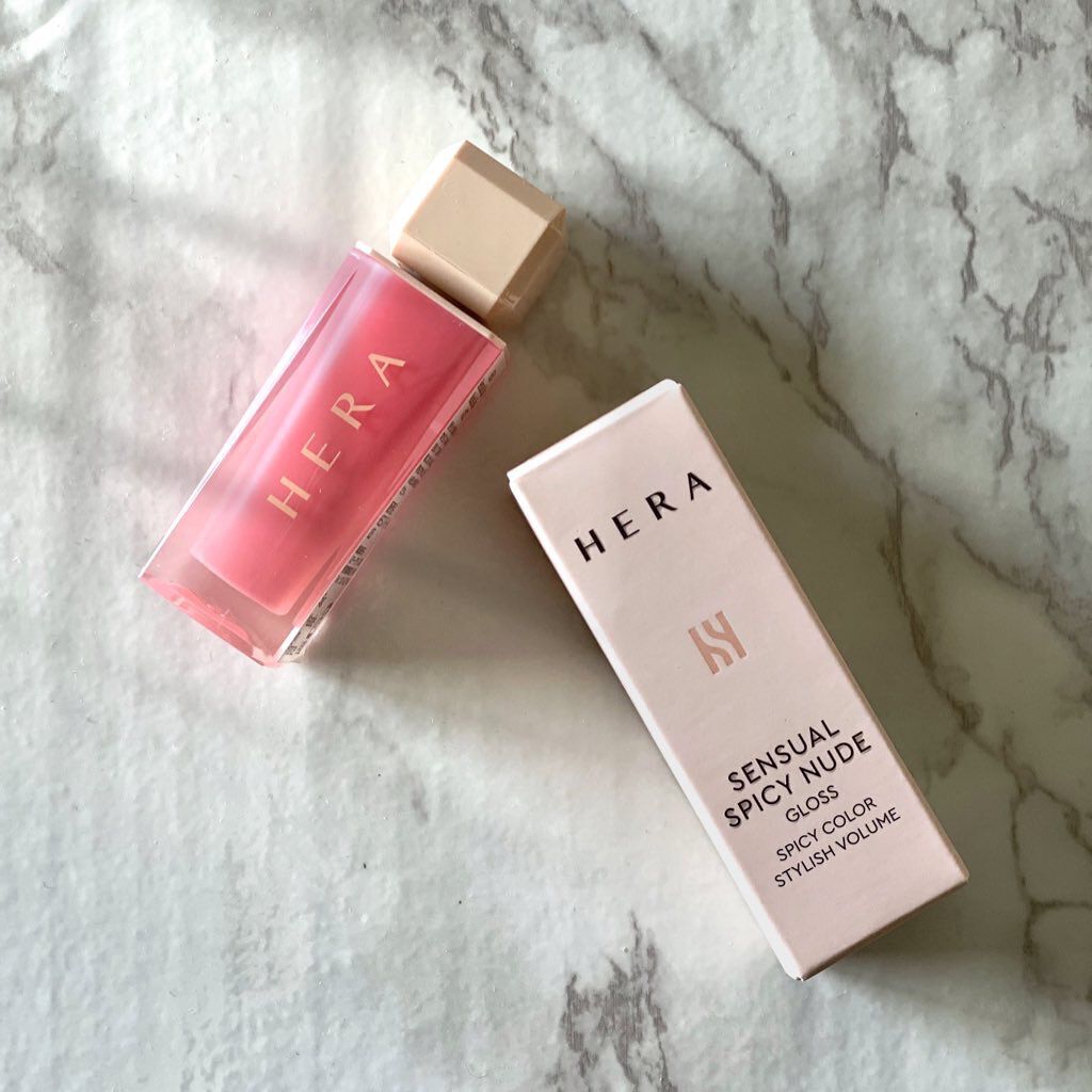 大好きな韓国コスメ連投😆
HERA センシュアルスパイシーヌードグロス
#105 CURIOUS BOY

デザインも可愛いー💕
血色もワントーン良くなってぷるうるに♪
塗る時もふわっと花の香りがして女子力上がる感じ❤

ティッシュオフ