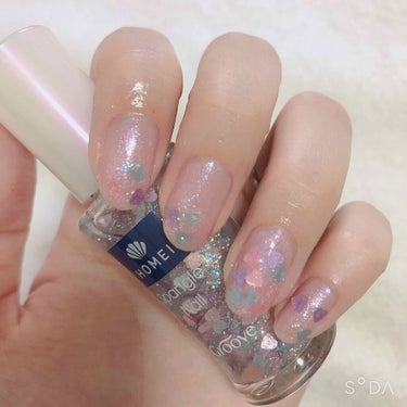 今日はキラキラネイルしてみました💅💕

♡人差し指　中指
　ducatoチェリーピンクを二度塗りして
　指先にHOMEIのプリンセスの願いをちょこ
　んと。写真だとわかりにくいんですけどピン
　クとパー