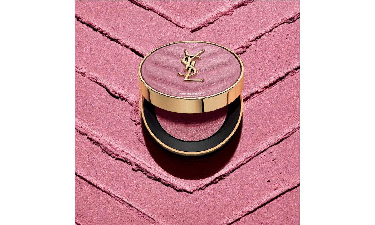 イヴ・サンローランから、シルキーな発色で頬を彩る「メイクミーブラッシュ パウダー」が登場!のサムネイル