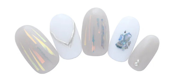 DASHING DIVA〈サマーネイル2023〉 V字のミラーラインでカジュアルすぎない絶妙なバランスを