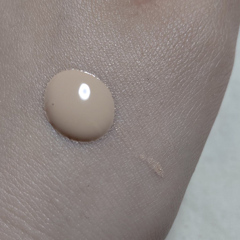 TOM FORD BEAUTY シェイド アンド イルミネイト ソフト ラディアンス ファンデーション SPF 50のクチコミ「いくつかファンデを持ち気分で使い分けているうちの一つです✨

お高いけどコスパは良いと思います.....」（3枚目）