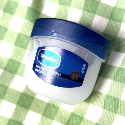 ギヌ on LIPS 「硬めのワセリンが苦手なので、別のものを探し求めて買ってみました..」(1枚目)