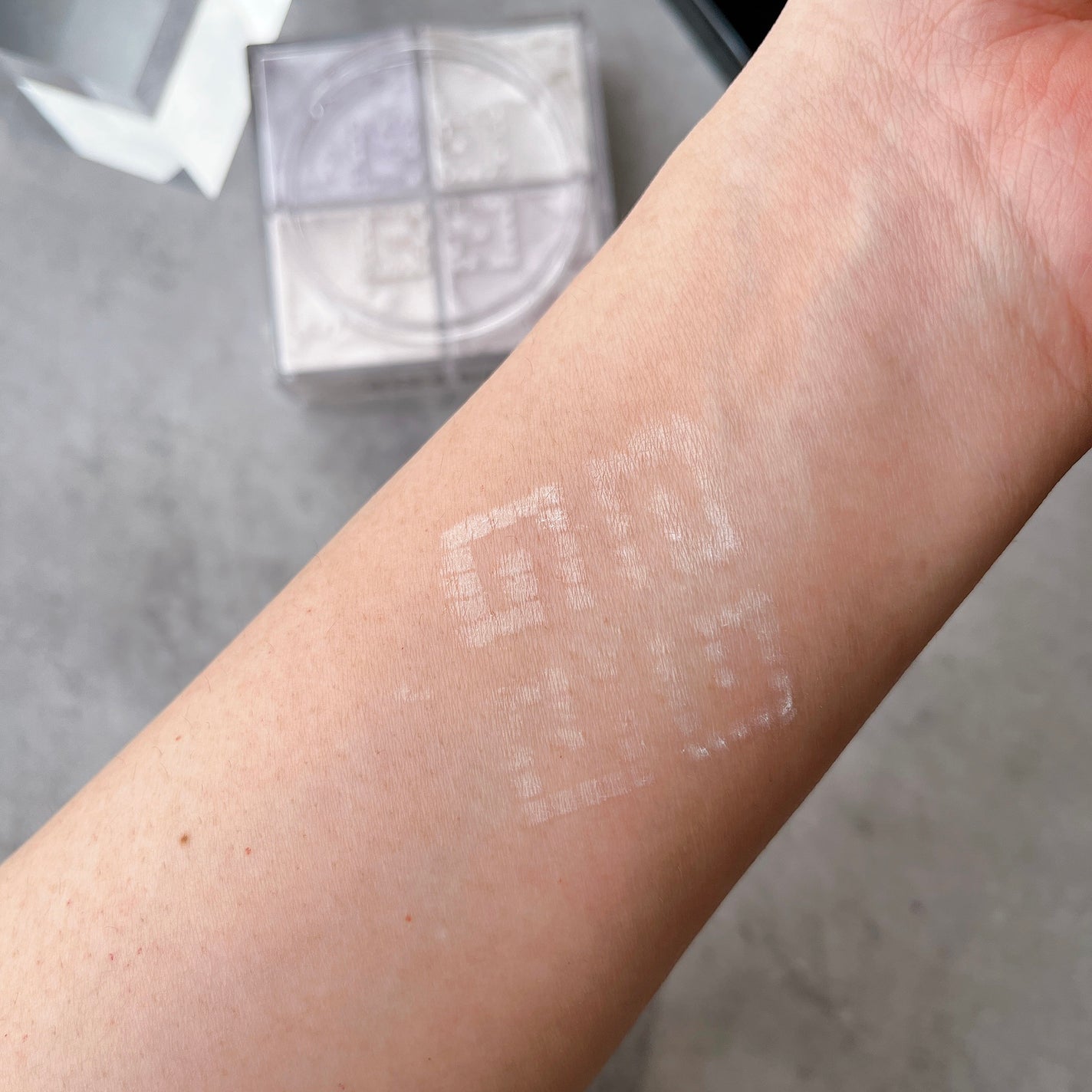 プリズム・リーブル/GIVENCHY/ルースパウダーを使ったクチコミ(4枚目)