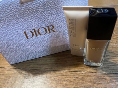 ディオールスキン フォーエヴァー フルイド グロウ/Dior/リキッドファンデーションを使ったクチコミ（2枚目）