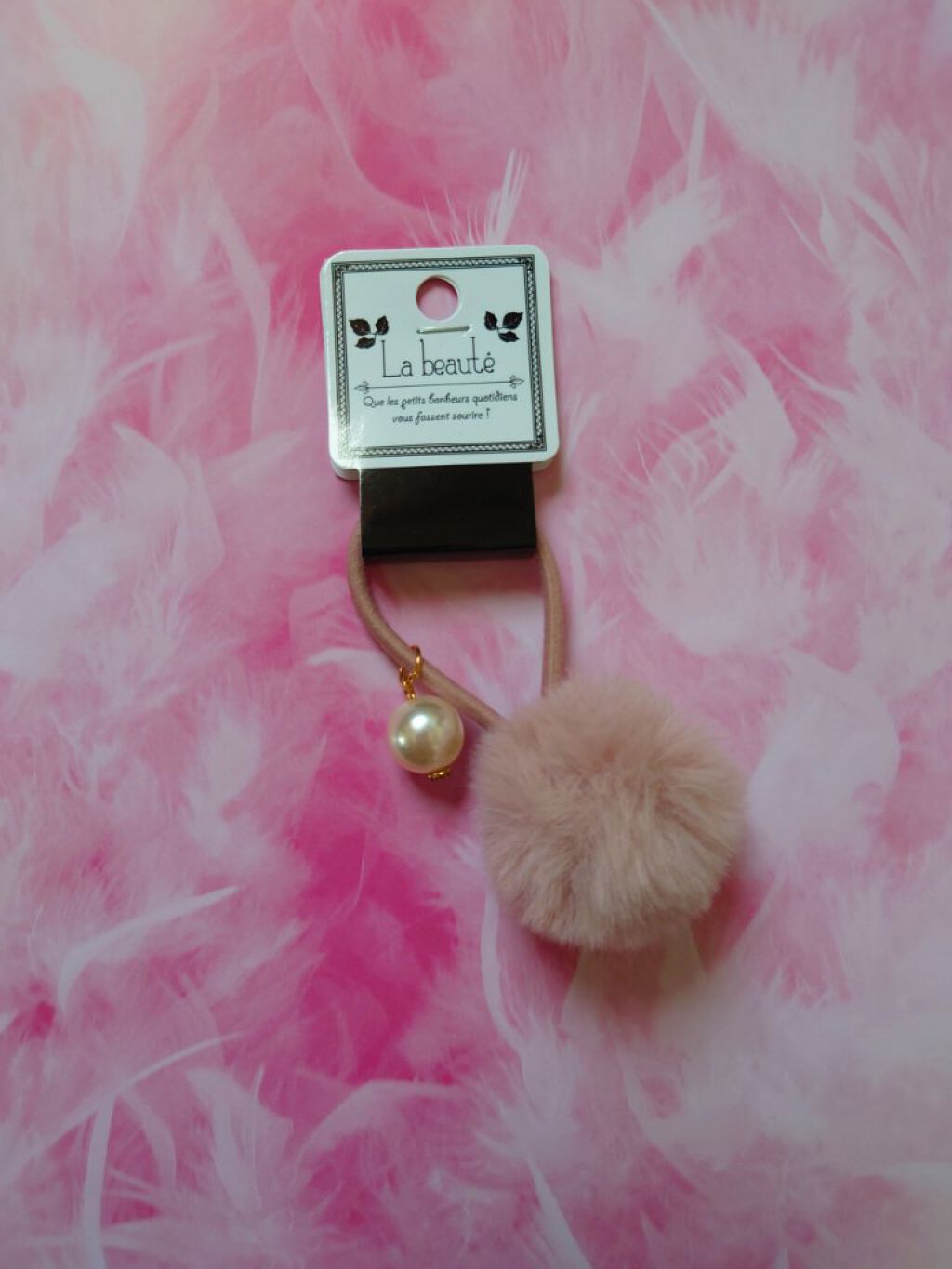 キャンドゥ フェイクファーポニーのクチコミ「キャンドゥの
フェイクファーポニー
②点のご紹介です♫

左はクルッと簡単巻き付く
バンドタイ.....」（3枚目）