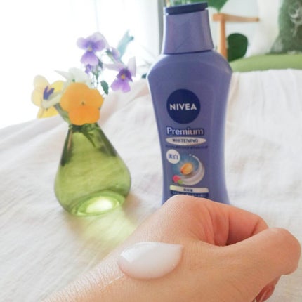 プレミアムボディミルク ホワイトニング【医薬部外品】 /ニベア/ボディミルクを使ったクチコミ(4枚目)