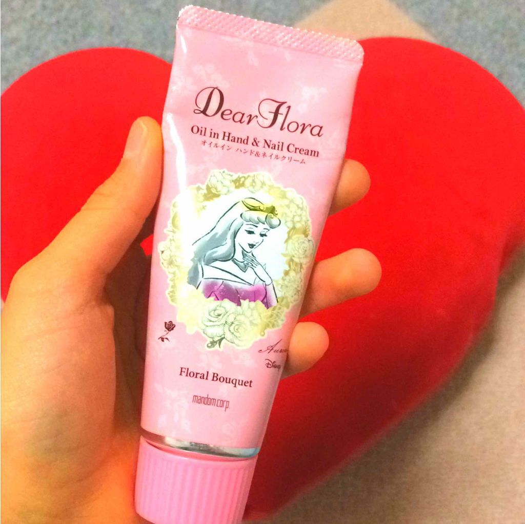 マンダムディアフローラ オイルイン ハンド&ネイルクリーム フローラルブーケ/マンダム/ハンドクリームを使ったクチコミ(1枚目)