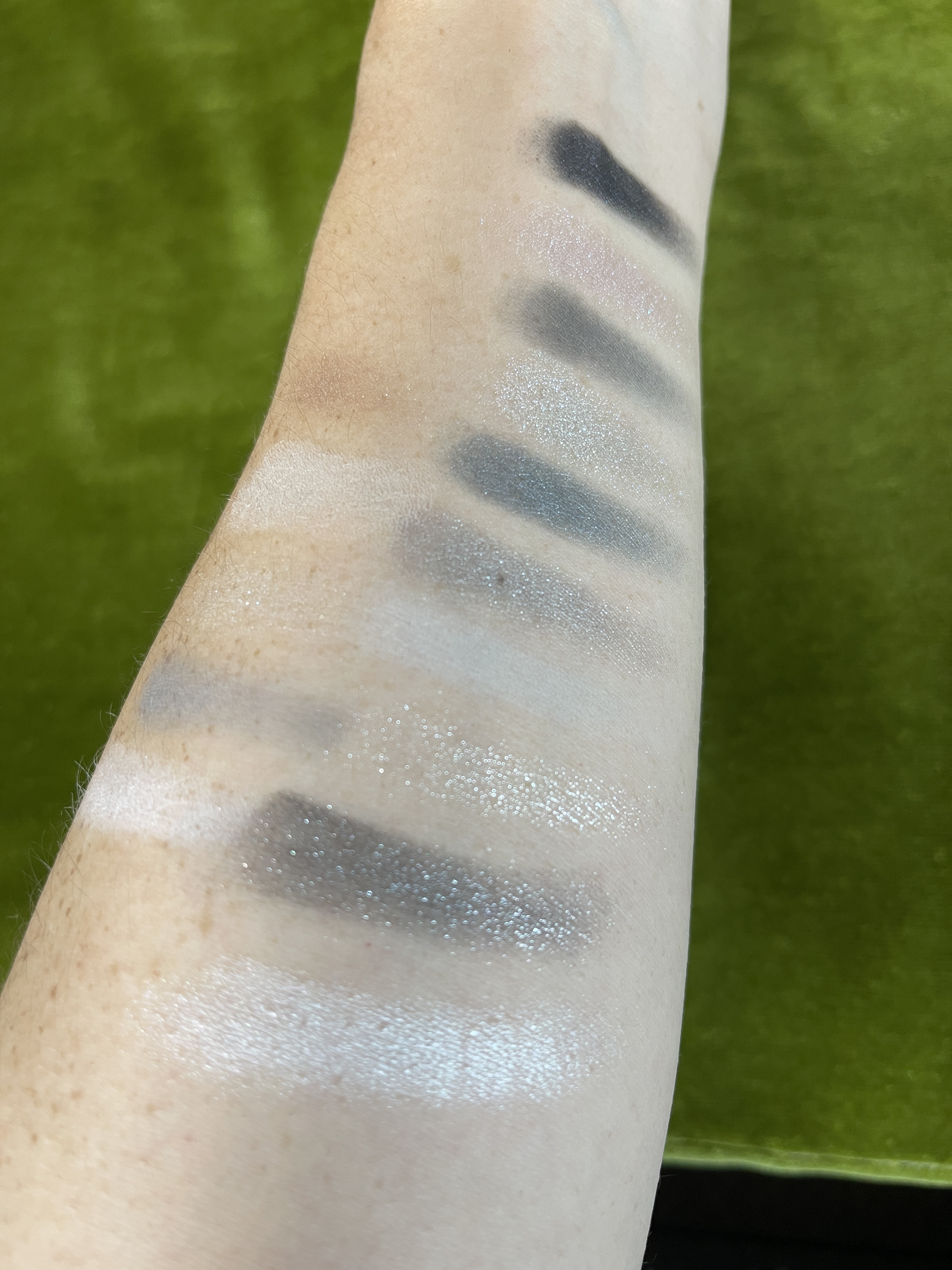 Natasha Denona xenon paletteのクチコミ「Natasha Denona xenon palette ✨
白黒グレーのイメージが強すぎて、.....」（3枚目）