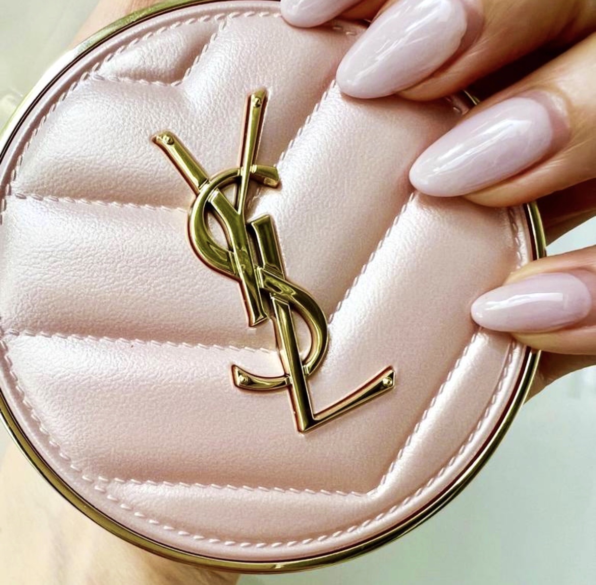 ラディアント タッチ グロウパクト B20/YVES SAINT LAURENT BEAUTE/クッションファンデーションを使ったクチコミ（1枚目）