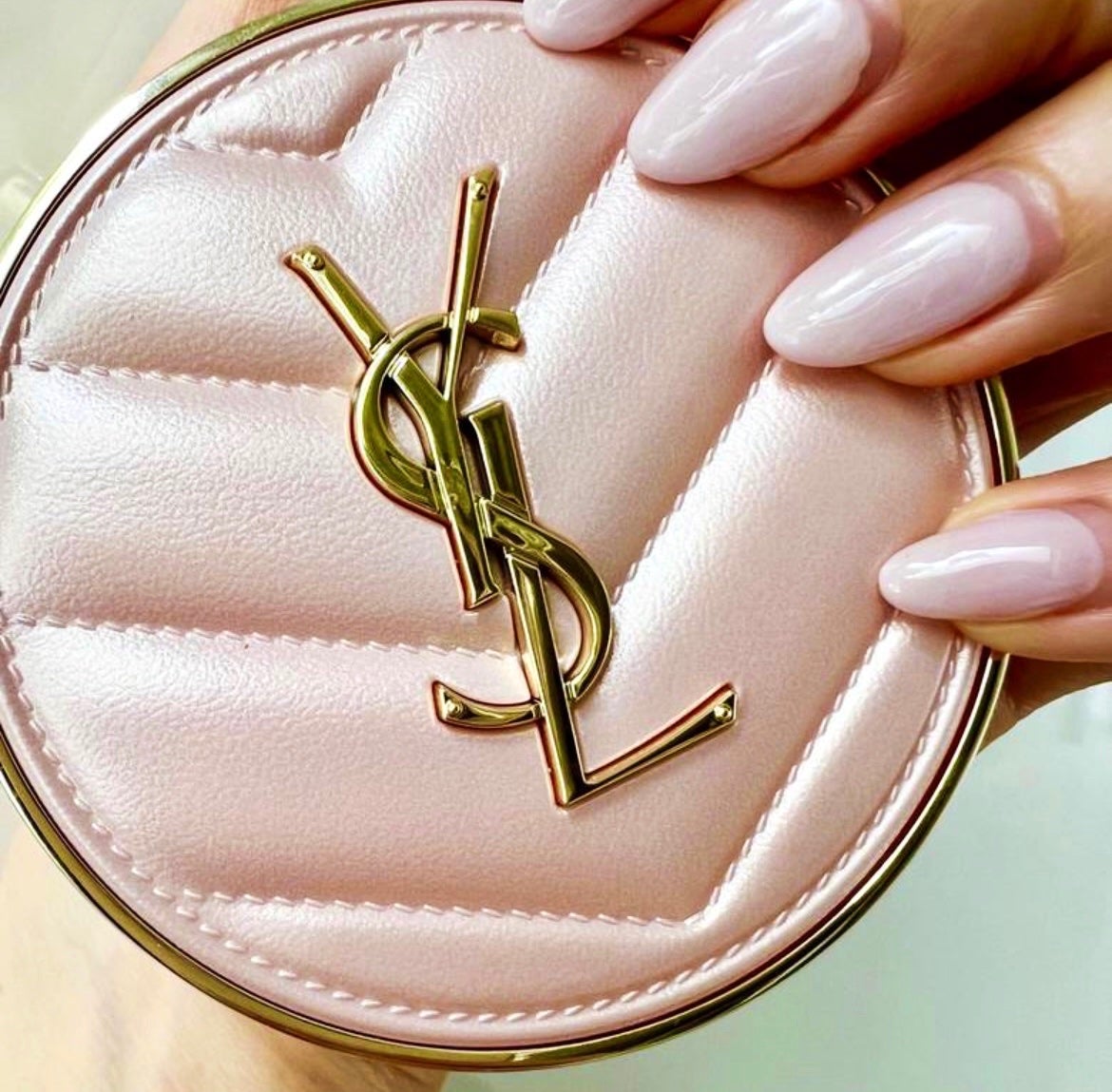 ラディアント タッチ グロウパクト/YVES SAINT LAURENT BEAUTE/クッションファンデーションを使ったクチコミ(1枚目)