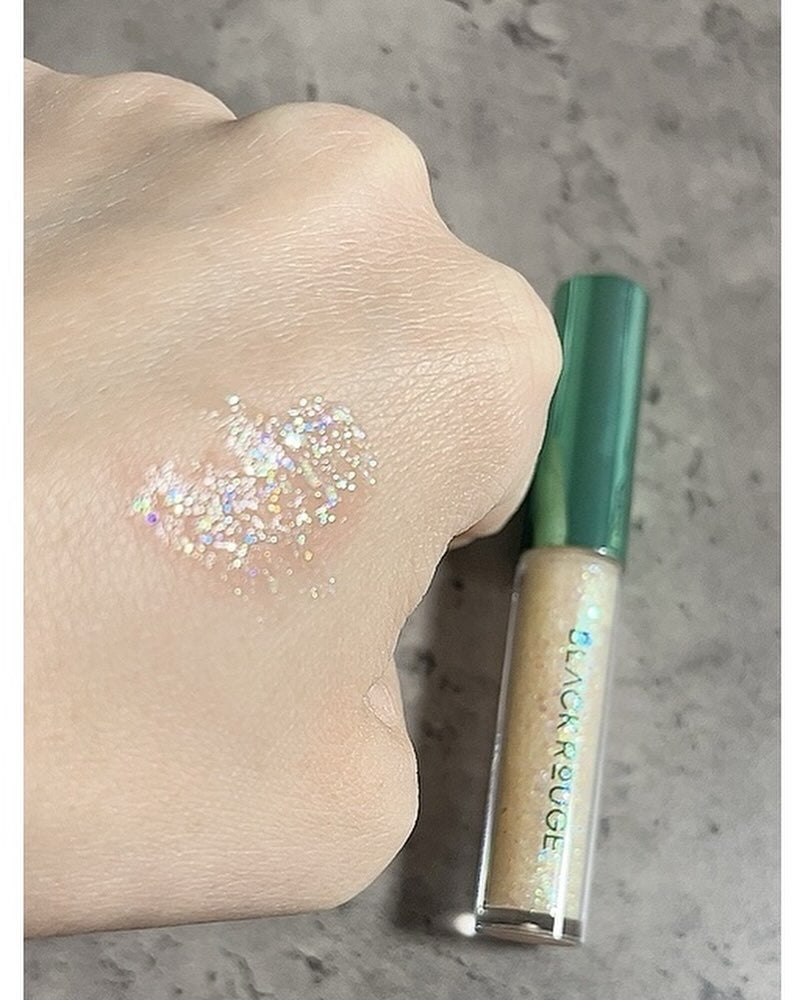 ひよこぱいせん🐥 on LIPS 「BLACKROUGE1煌めくグリッター&リップ合わせて、4点の..」(4枚目)