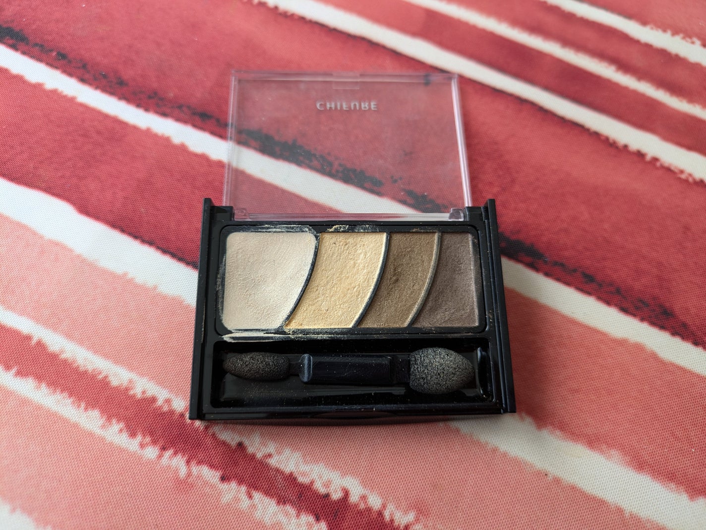 パートのおばさん on LIPS 「今日はちふれのグラデーションアイカラー75?を使ってみた!なん..」(1枚目)