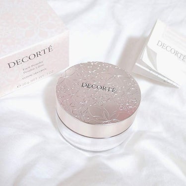 \何がすごいってパフの気持ちよさがすごい/
COSME DECORTE　フェイスパウダー


こんにちは！冬の顔です。
パフだけじゃありませんよ！！笑


❣️　❣️　❣️　❣️　❣️ブランド紹介❣️　