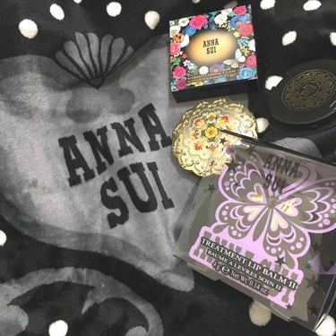 ANNA SUI パウダー ブラッシュのクチコミ「✩BBプレストパウダー 02

ブランケットにつられて購入しました😌✨
1番上の明るい色はハイ.....」（2枚目）