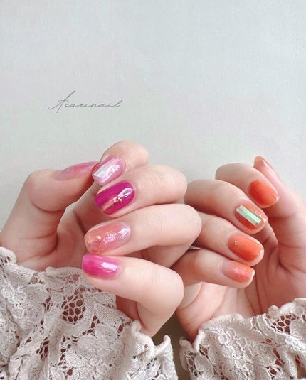 asari * セルフネイル on LIPS 「𓂅𓂅ᴘɪɴᴋ×ᴏʀᴀɴɢᴇ🦩🍊夏っぽくトロピカルな色あわせ左手..」(4枚目)