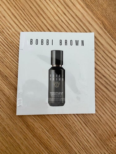 BOBBI BROWNでお買い物をしたときに、インテンシブ スキン セラム ファンデーション の試供品をいただいたのでレビューしていきます！



評価は★★★
カバー力はある方だと思います
しっとり目