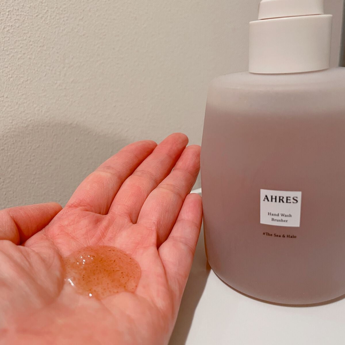 ハンドウォッシュ ブラッシャー #ザ シー アンド ヘイロー/アーレス/ハンドソープを使ったクチコミ(2枚目)