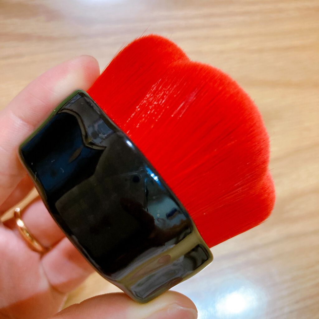 HANATSUBAKI HAKE ポリッシング フェイスブラシ/SHISEIDO/メイクブラシを使ったクチコミ（2枚目）