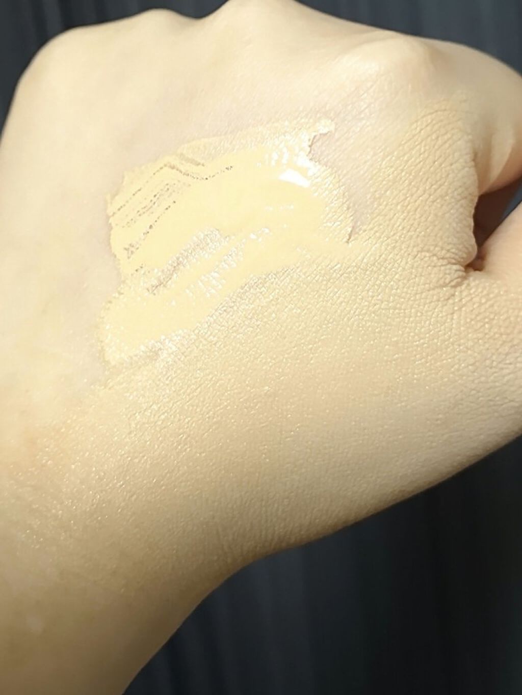 ライトフル C+ ナチュラリー フローレス SPF 35 ファンデーション/M・A・C/リキッドファンデーションを使ったクチコミ（2枚目）