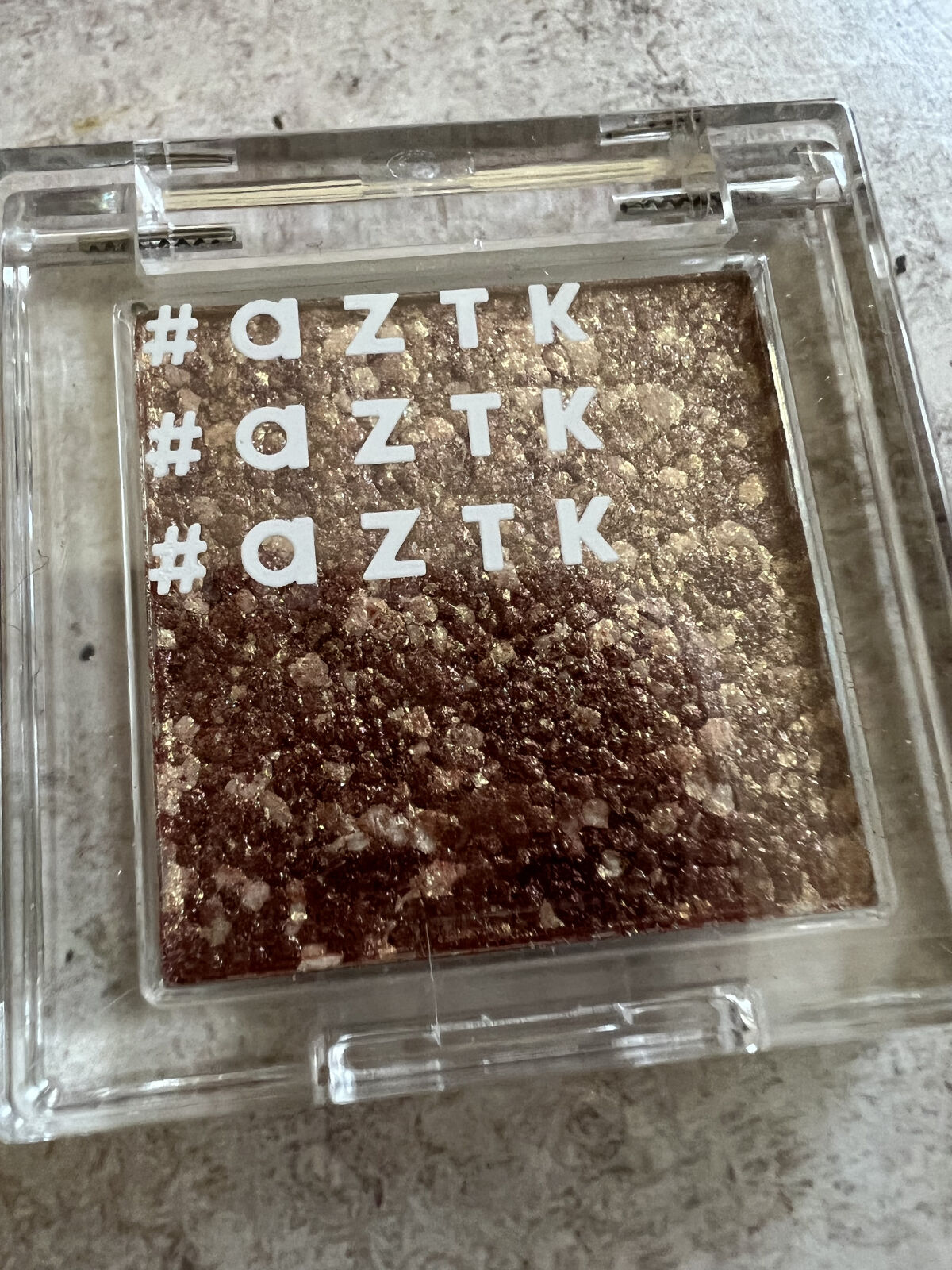 シングルアイシャドウ/aZTK/単色アイシャドウを使ったクチコミ（3枚目）